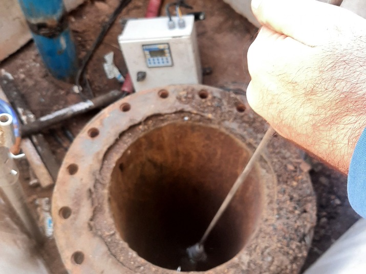 Trabajos de extracción de la instalación en el pozo Lledoner 3, en el municipio de Vallirana